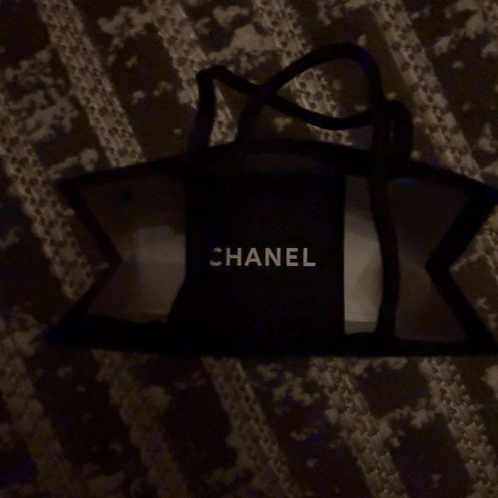 CHANEL Gold and pearl Logo Earrings - Picture 9 of 11